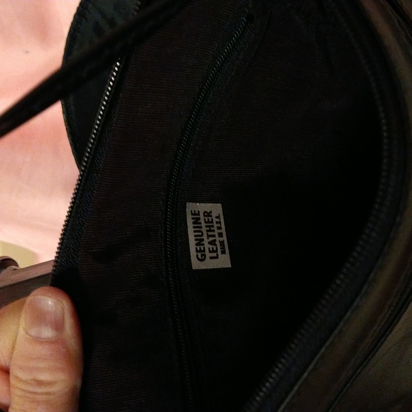 Vintage soft black leather smooth and textured shoulder bag - Picture 5 of 5